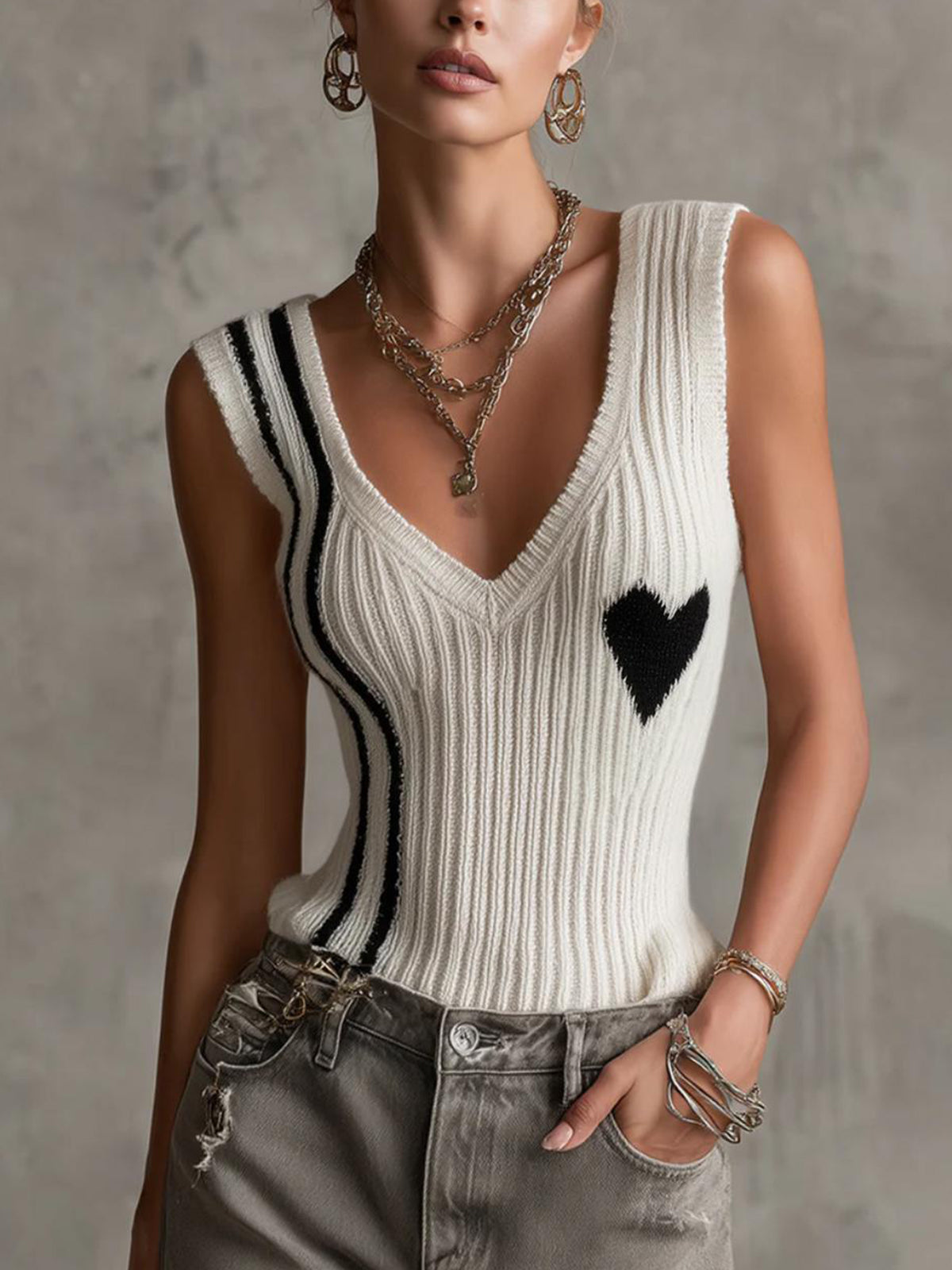 White Ribbed Knit Sleeveless Heart Pattern V-Neck Vest