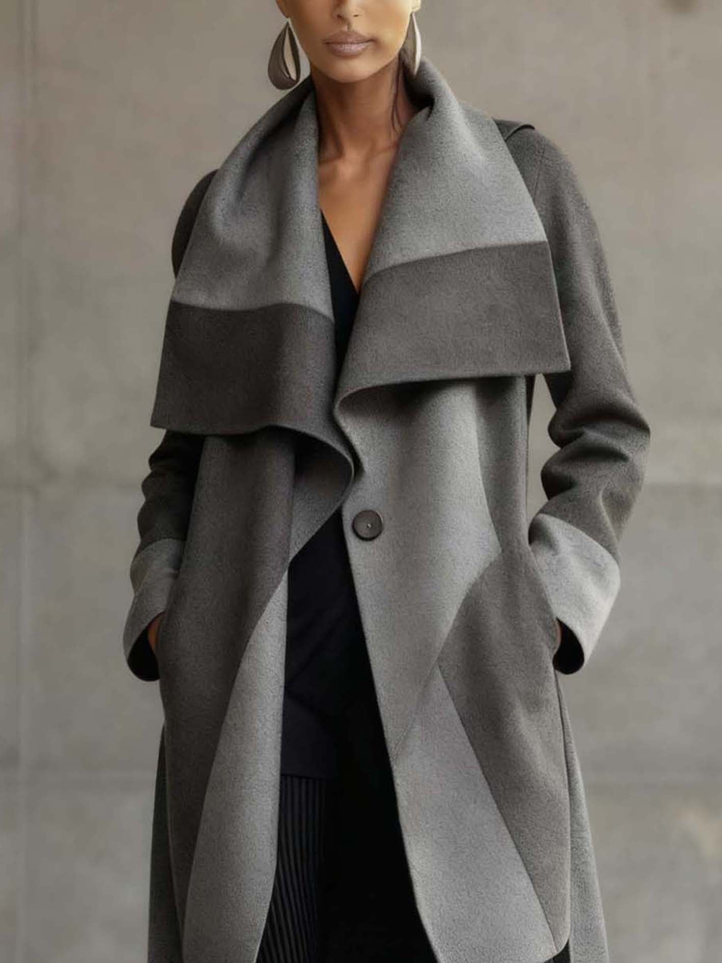 Gray Coat With Lapels And Dark Color Blocks