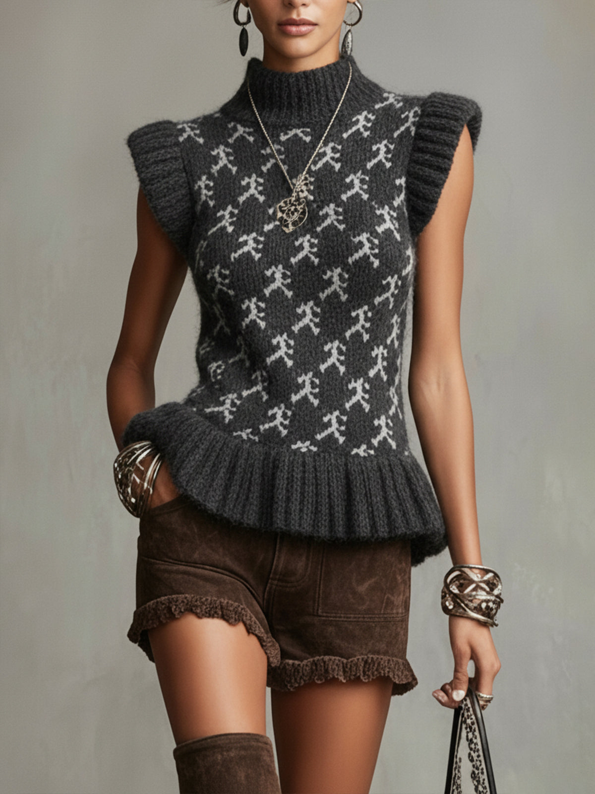 Gray Knit Sleeveless Turtleneck Sweater With Cream Pattern And Ribbed Hem