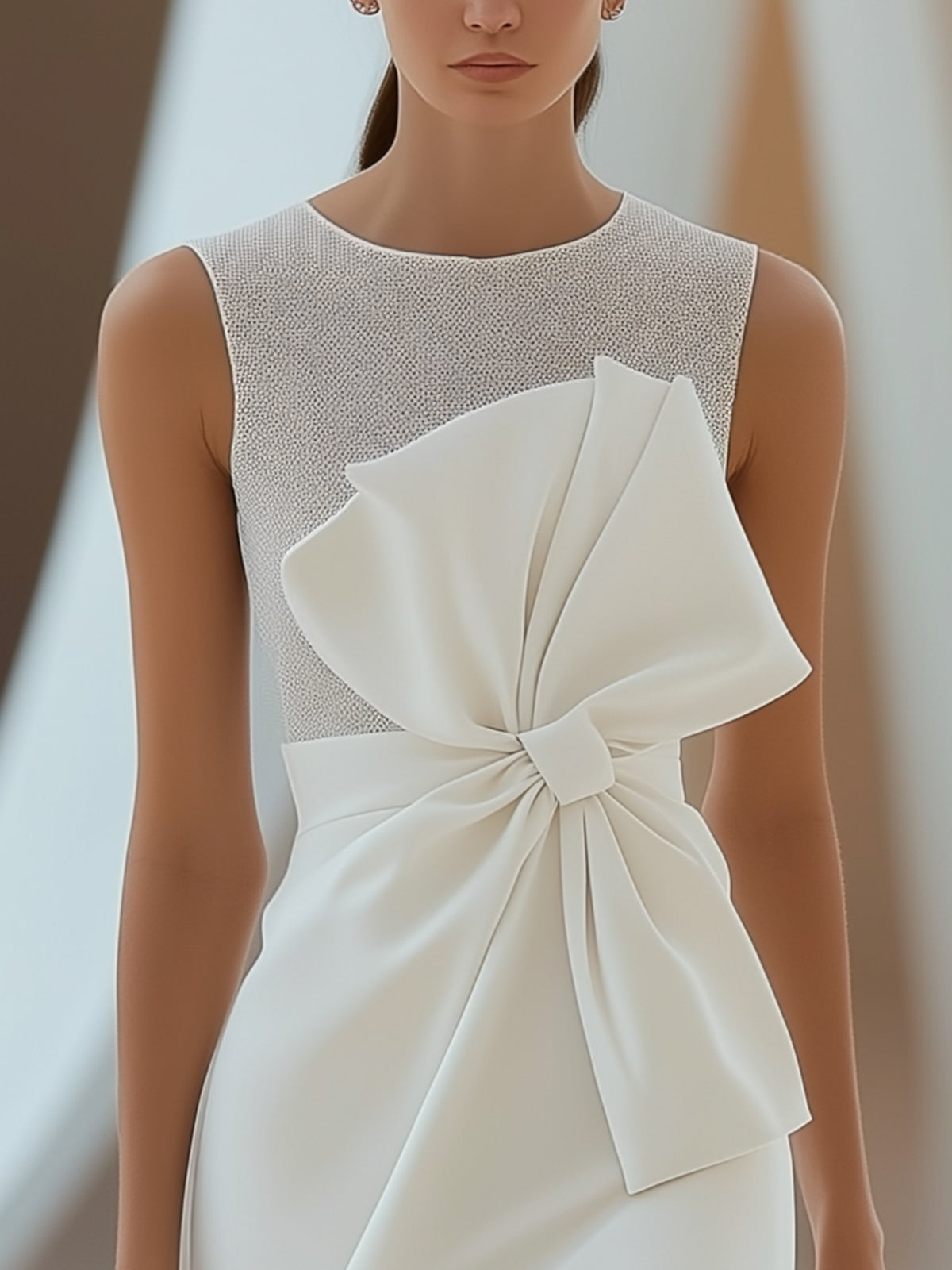 Elegant Round-Neck Sleeveless Bodycon Dress With Waist Bow Detail