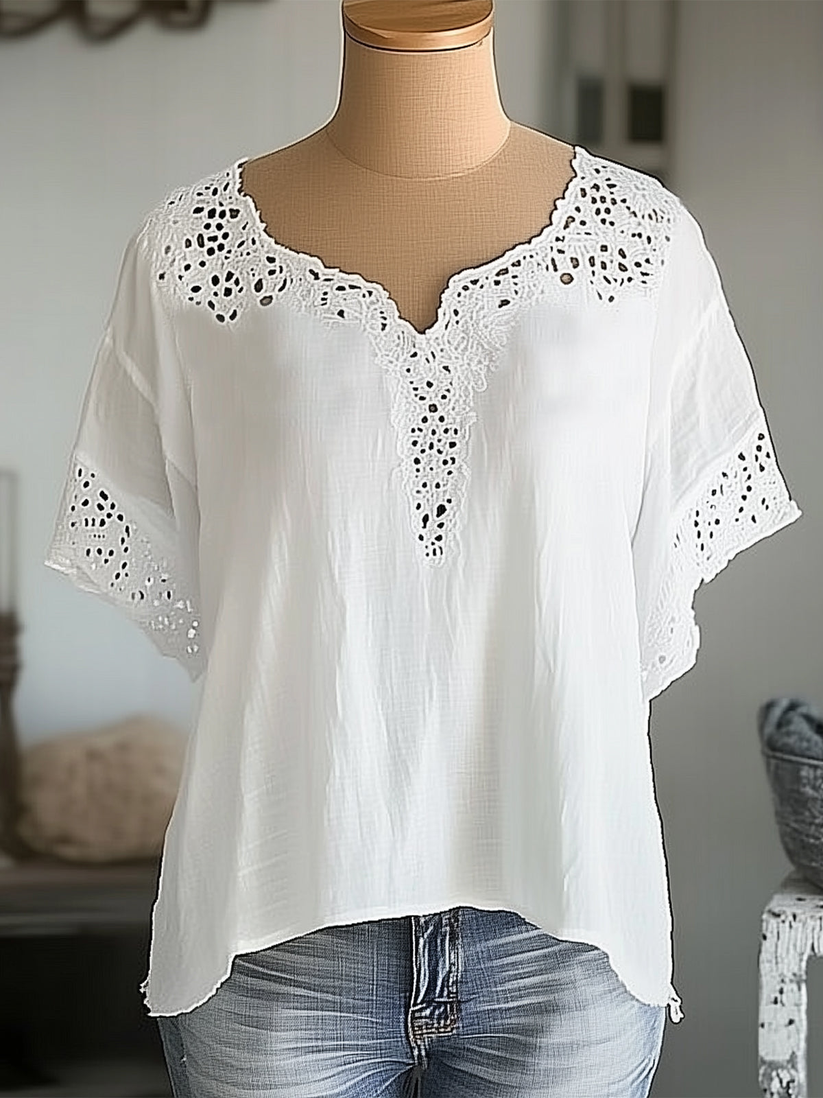 Fashionable White Short-Sleeve Blouse With Lace Collar And Cuffs