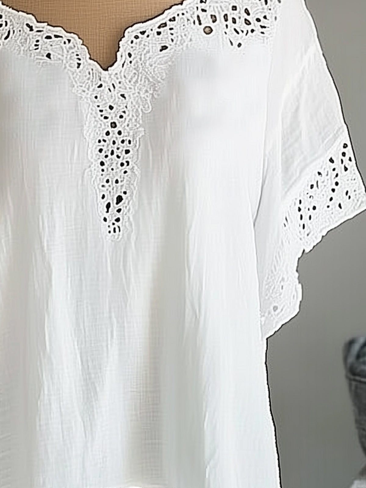 Fashionable White Short-Sleeve Blouse With Lace Collar And Cuffs