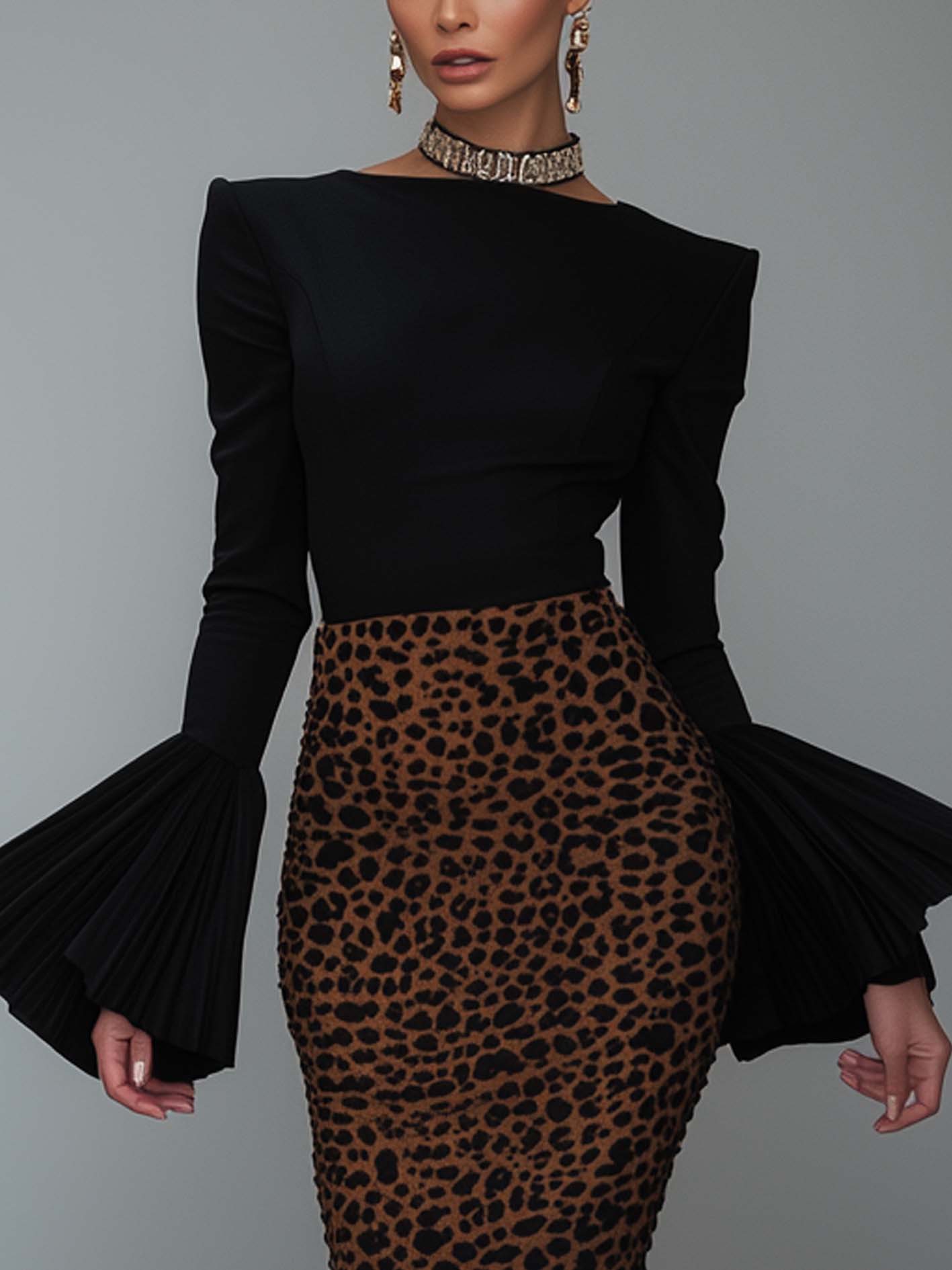 Elegant Black Bodycon Dress With Flared Sleeves And Leopard Print