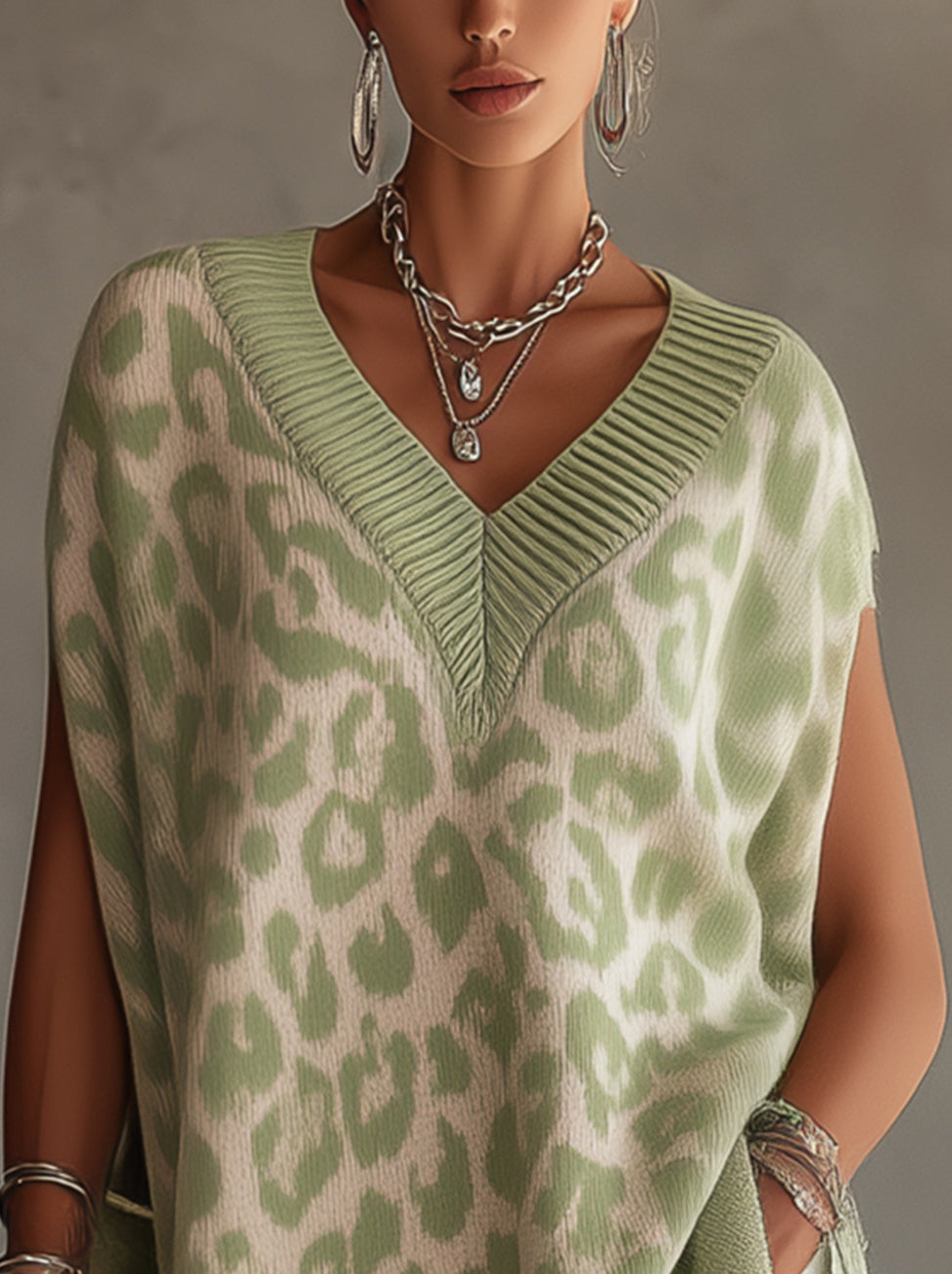Green Leopard Knit Poncho Sweater With V-Neck And Ribbed Hem