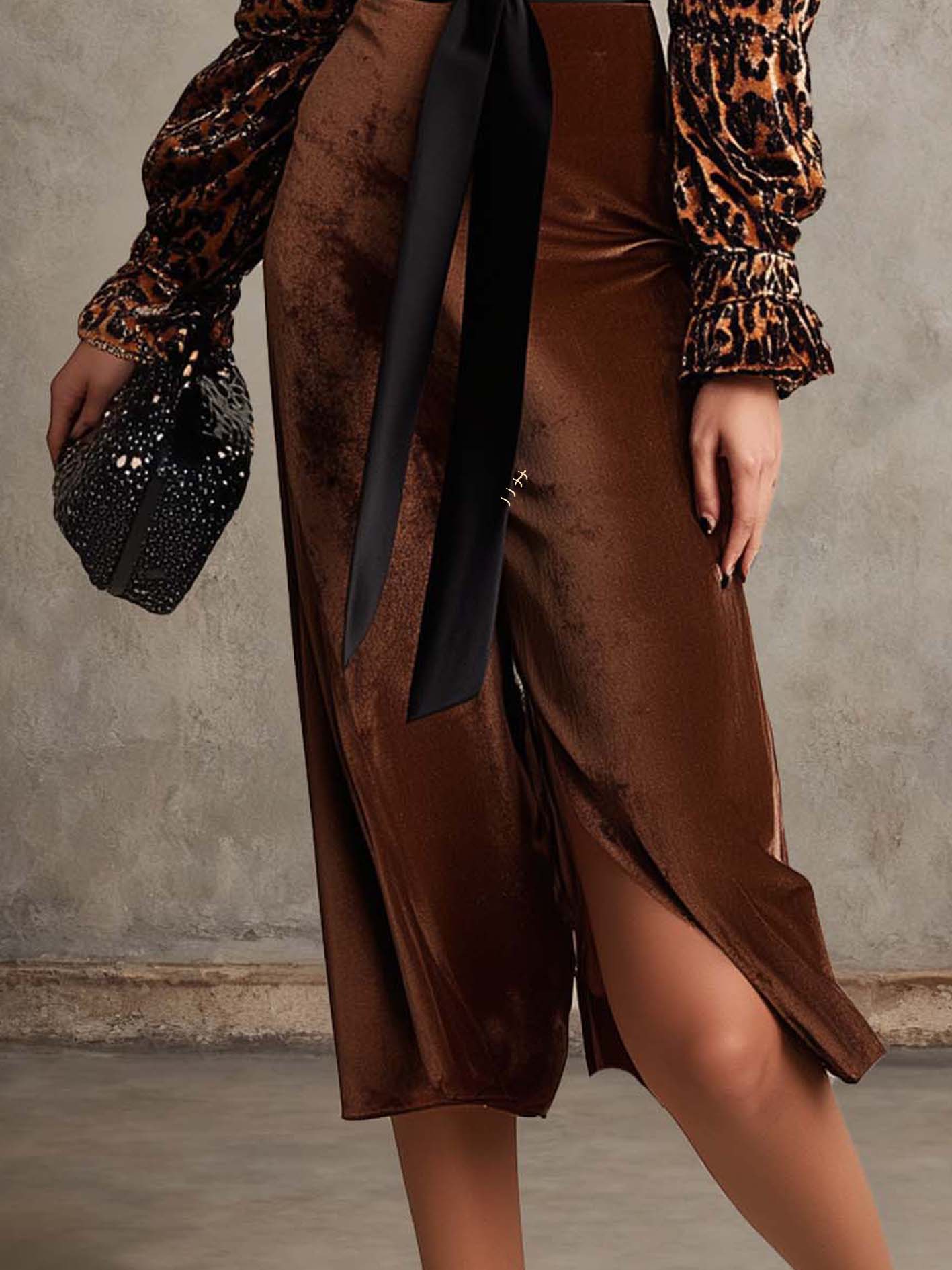 Brown Velvet Midi Dress With Leopard Print And Belt