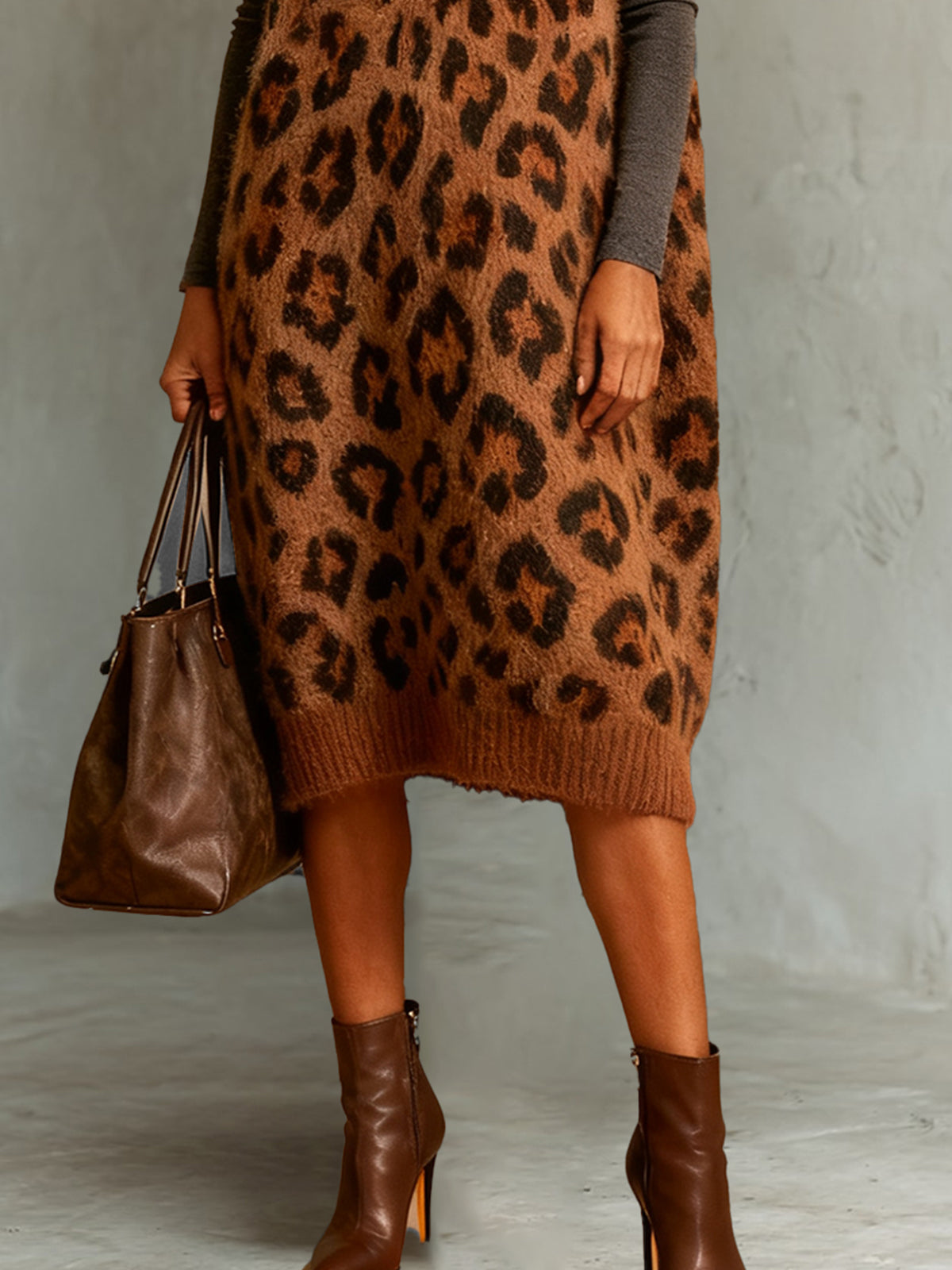 Leopard Print Sleeveless Knit Midi Dress With V-Neckline