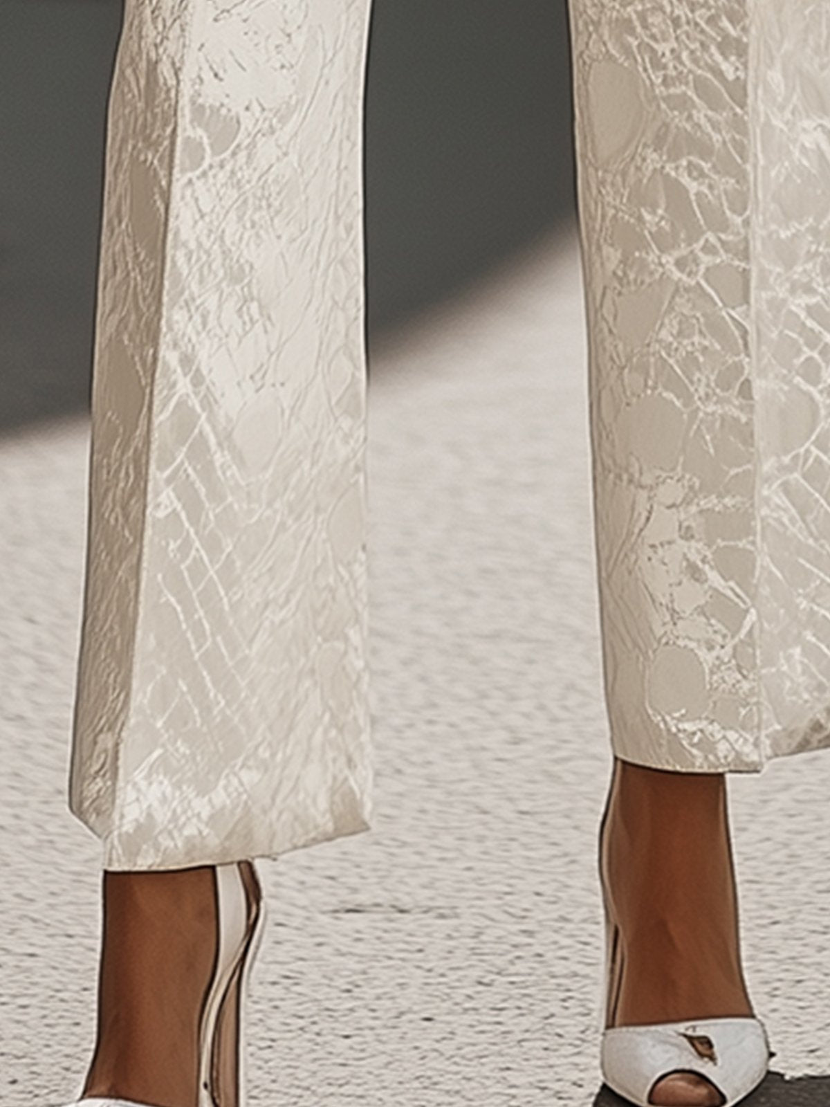 Unusual Pants In A White Satin Print