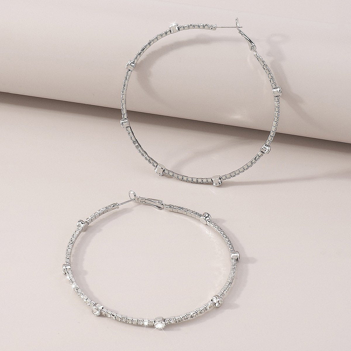 Boucles d'oreilles minimalistes en strass