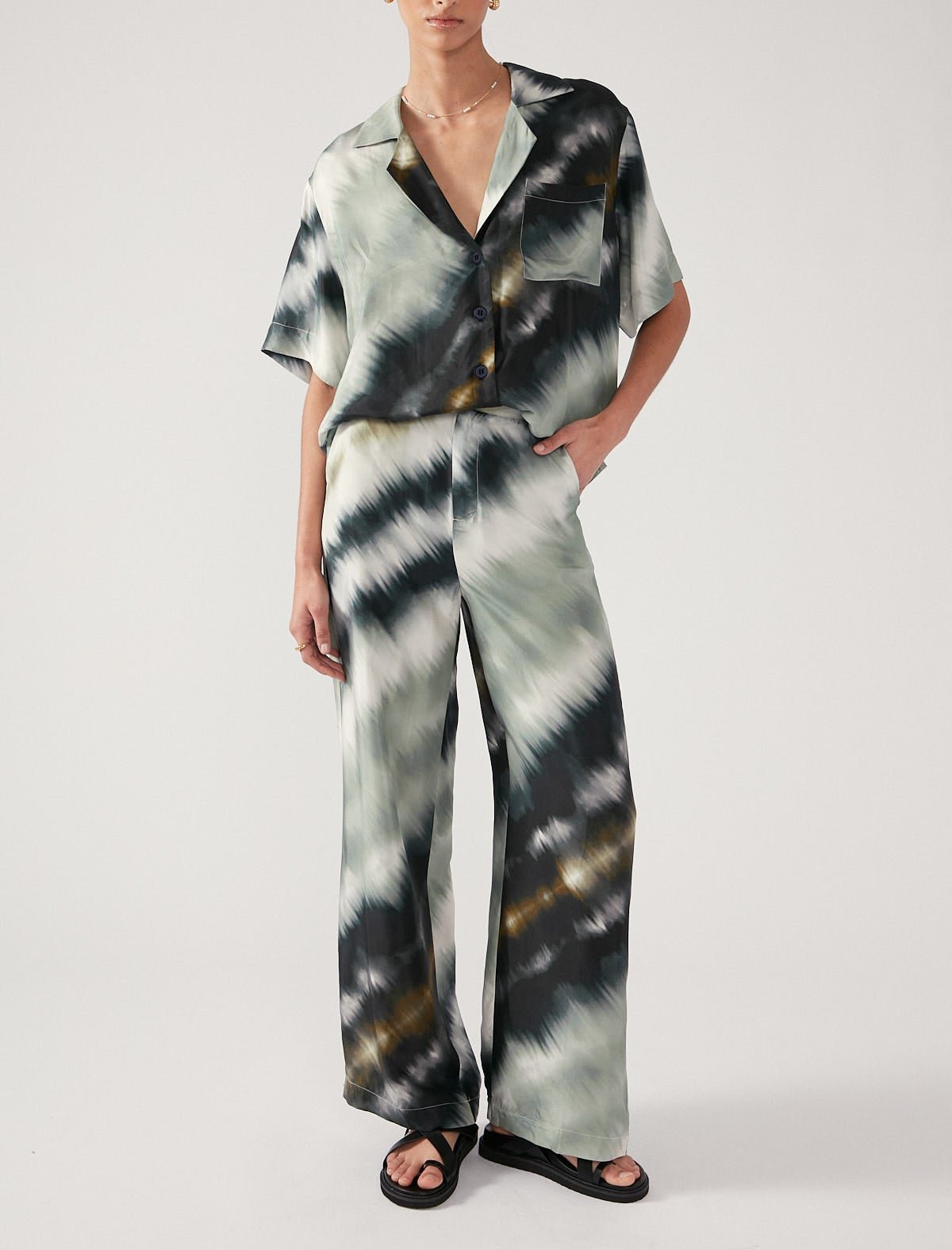 Slash Print Shirt And Pants Suit