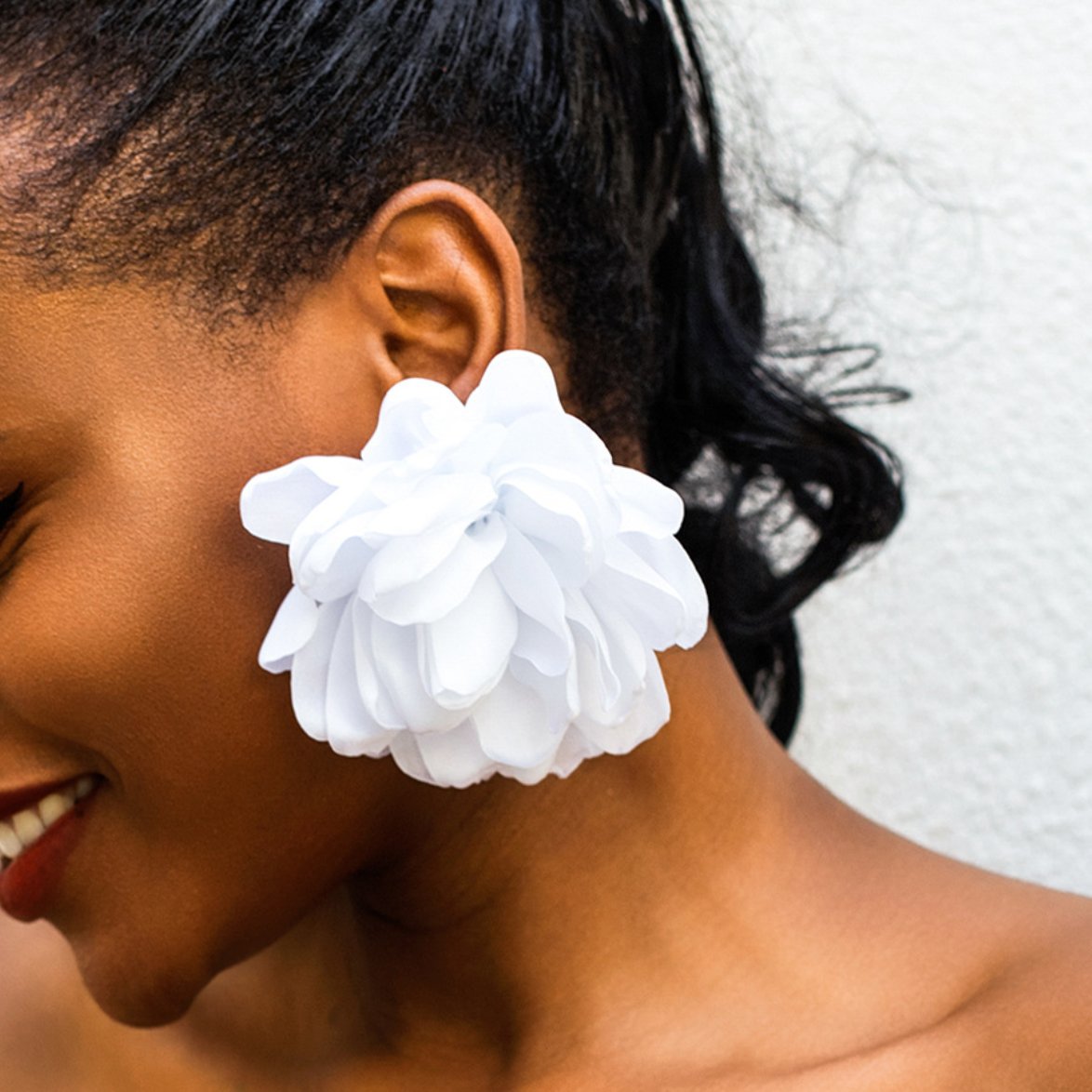 Boucles d'oreilles à grandes fleurs en tissu